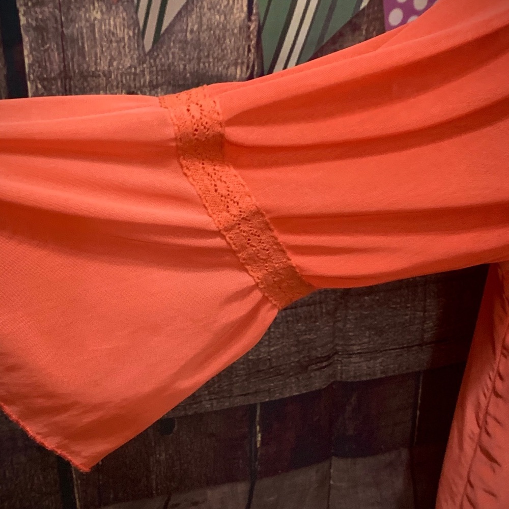 Flowy Layered Top - Picture 3 of 4